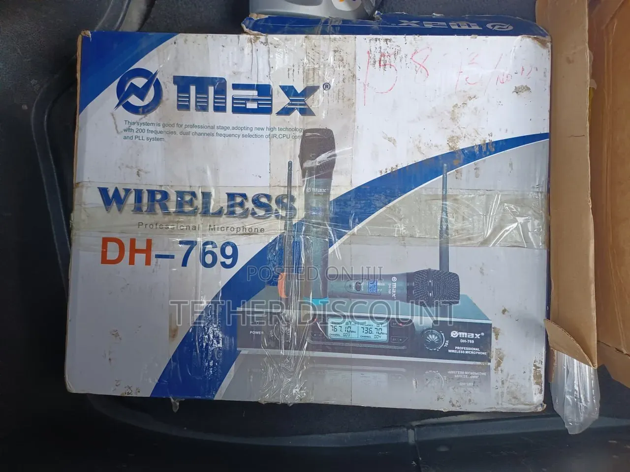 The Omax Max DH-769 Wireless Professional Microphone System