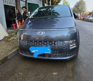 Hyundai Staria 2024 Gray