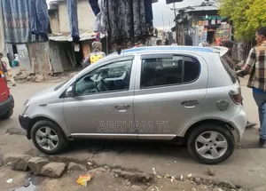 Toyota Vitz 2001 Silver