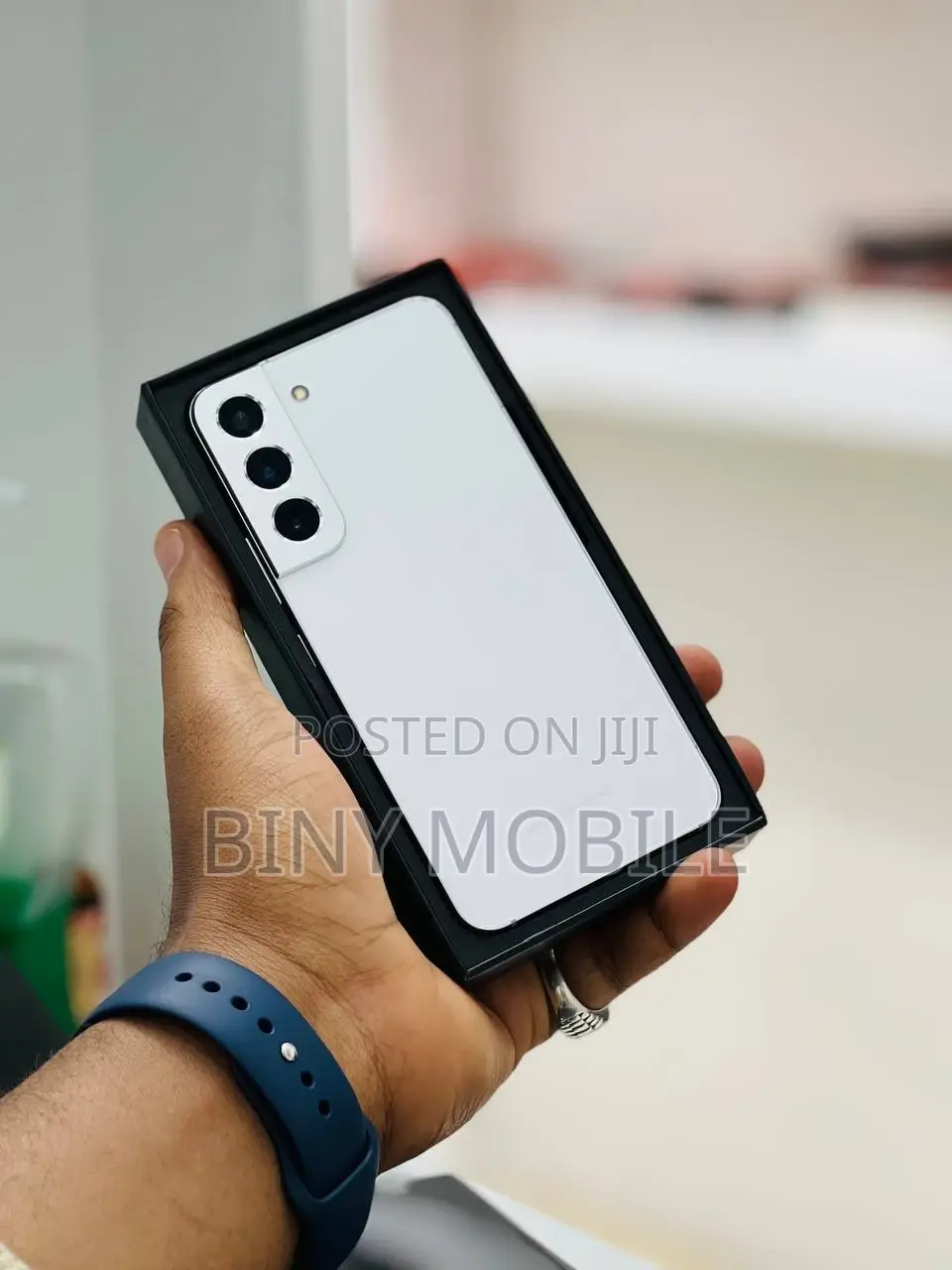 New Samsung Galaxy S22 5G 256 GB Silver