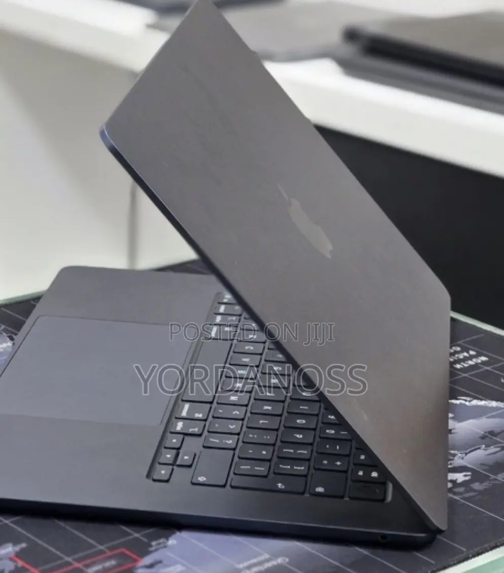 New Laptop Apple MacBook Air 2025 M4 16GB Apple M4 SSD 256GB