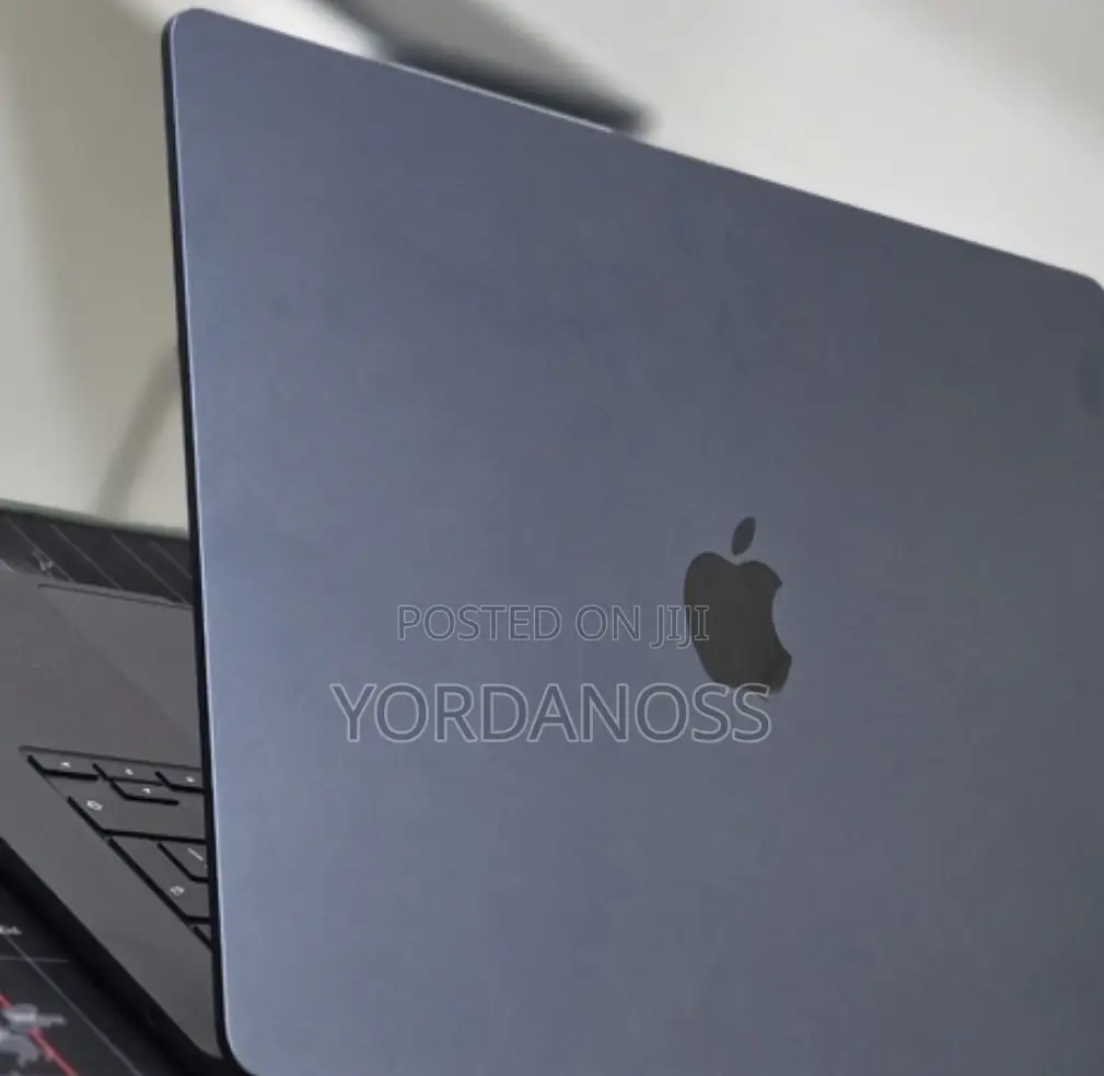 New Laptop Apple MacBook Air 2025 M4 16GB Apple M4 SSD 256GB