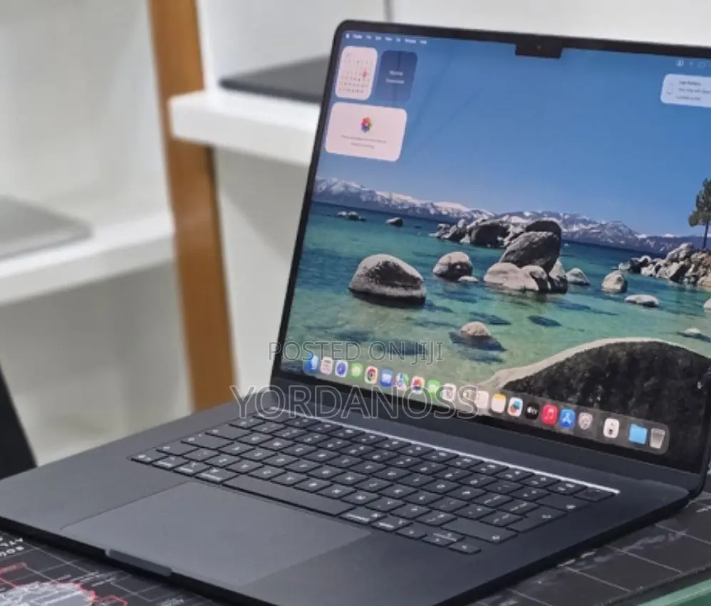 New Laptop Apple MacBook Air 2025 M4 16GB Apple M4 SSD 256GB