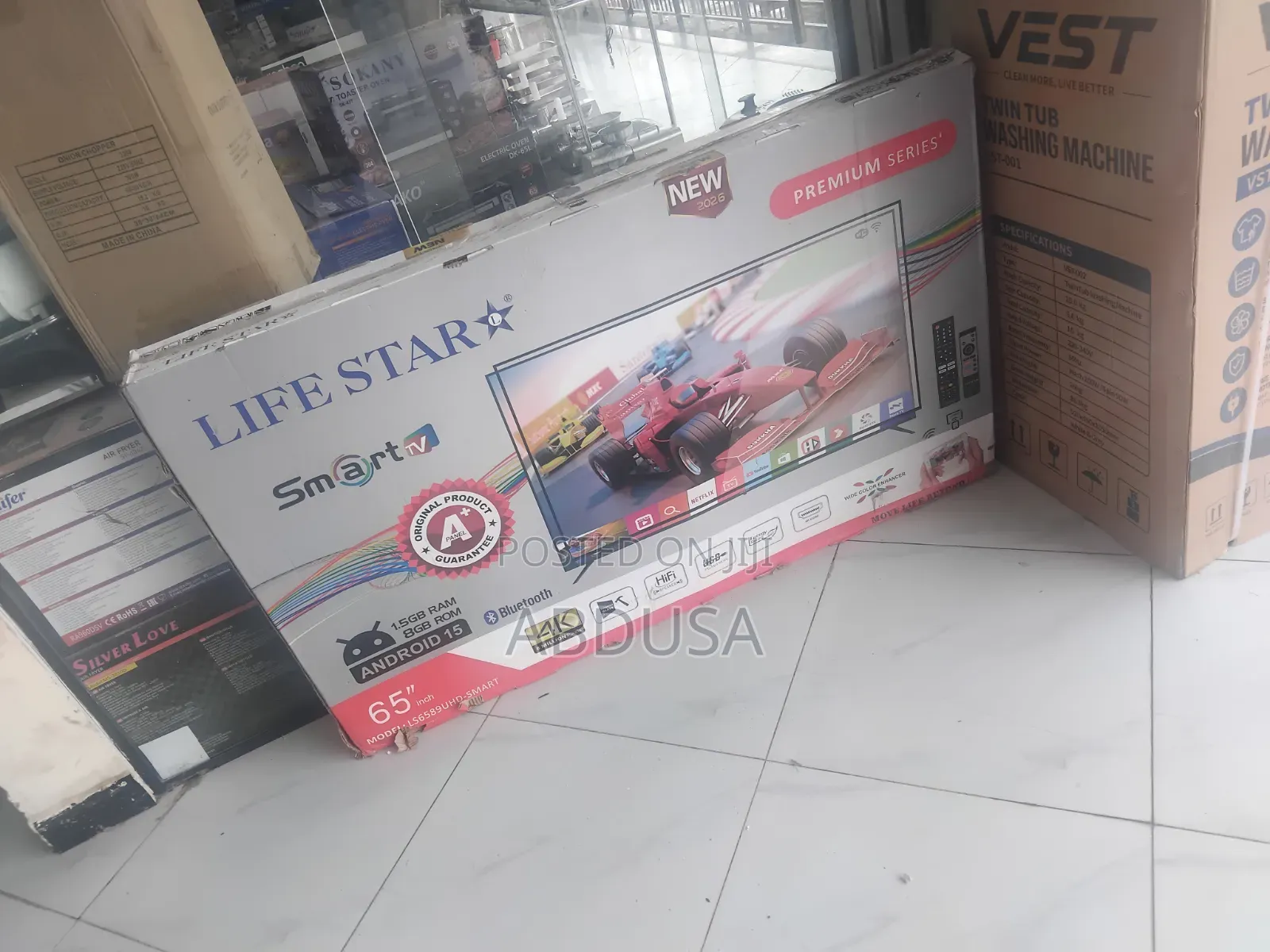 በእኛ ዘመናዊ ባለ 65 ኢንች Ultra HD ቲቪ የመጨረሻውን የሲኒማ ደስታን ተለማመዱ! የሚወዷቸውን