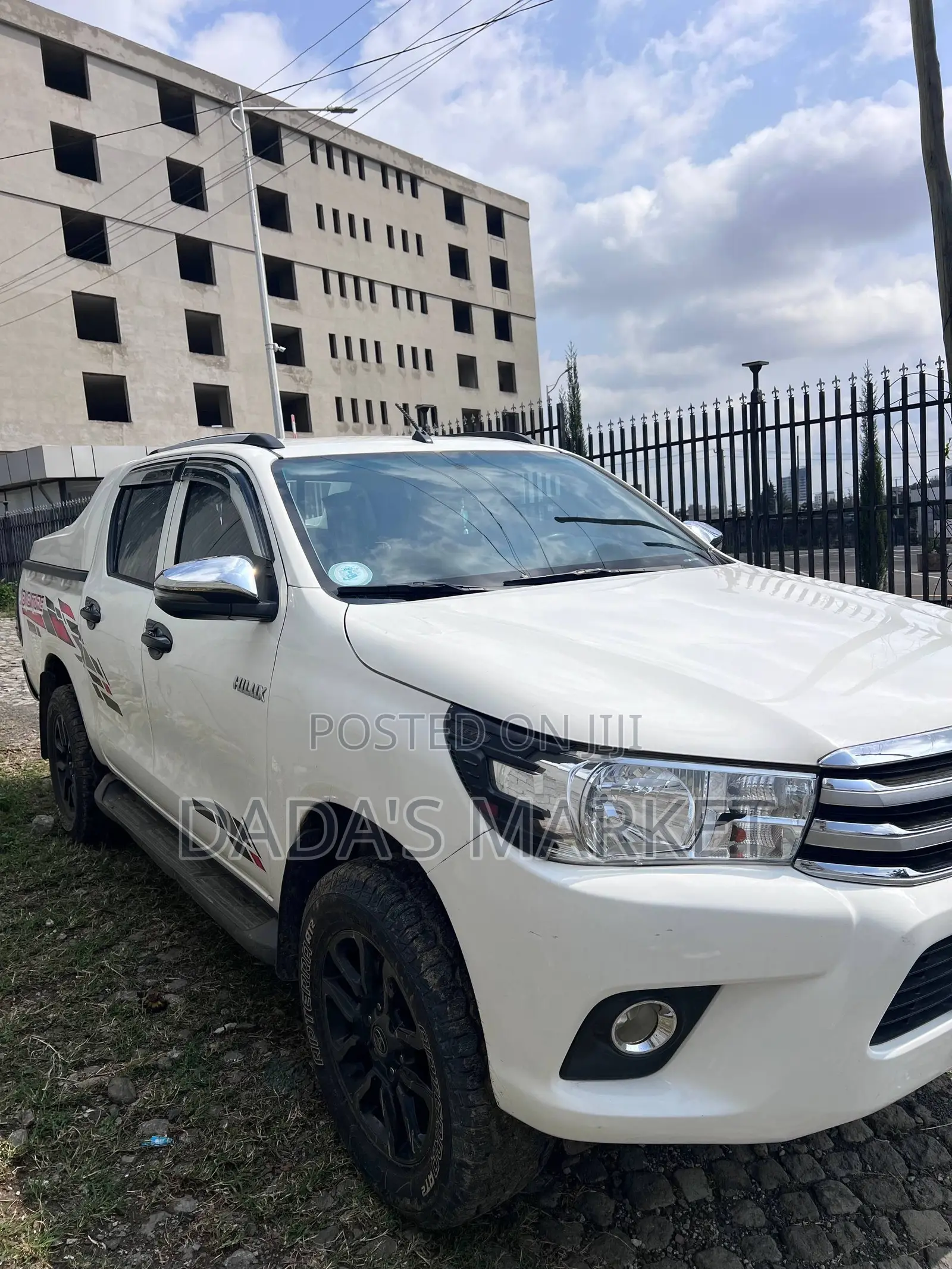 Toyota Hilux 2021 White