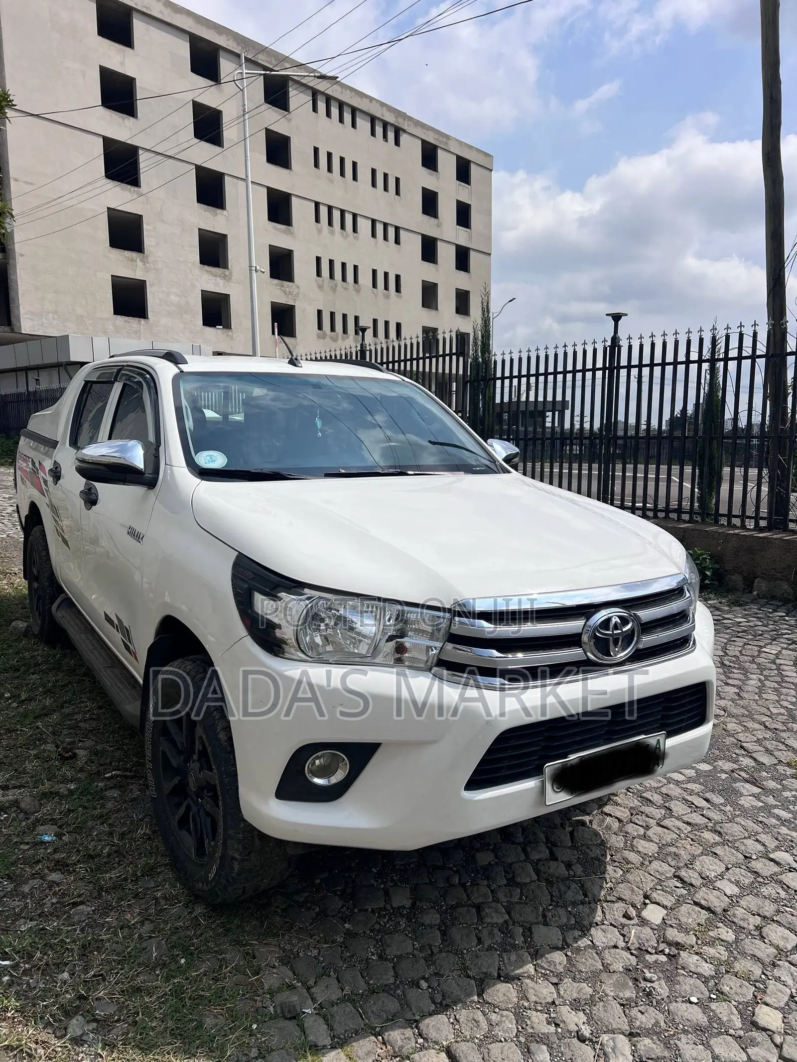 Toyota Hilux 2021 White
