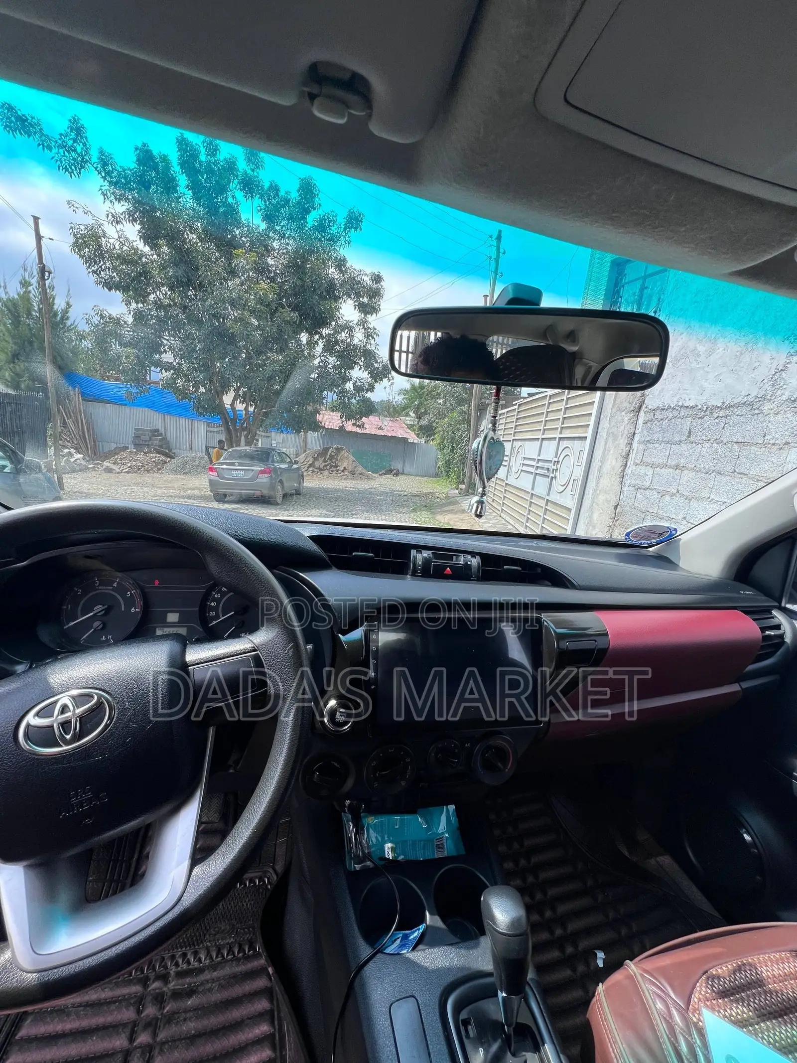 Toyota Hilux 2021 White
