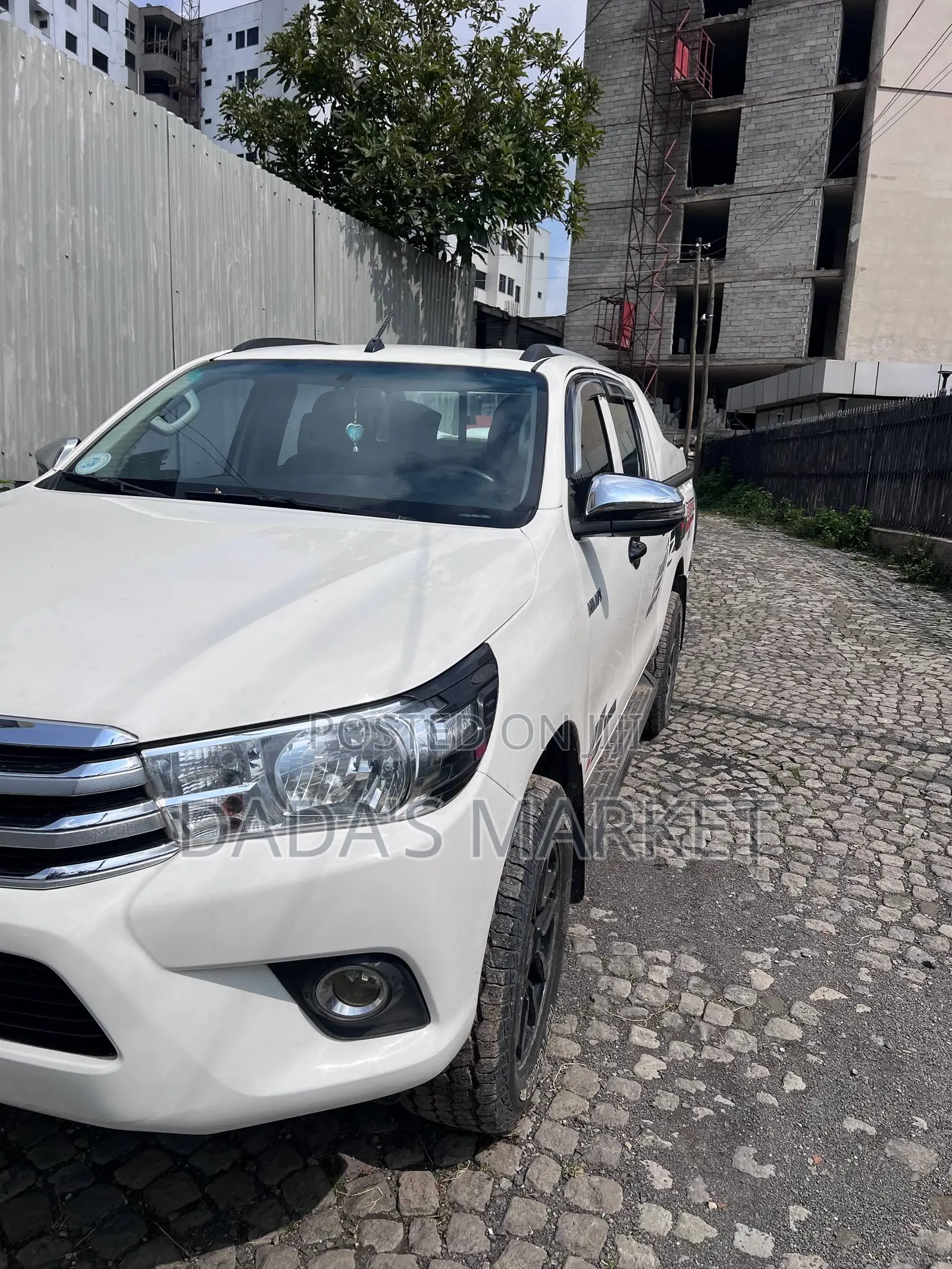 Toyota Hilux 2021 White