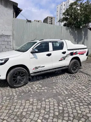 Toyota Hilux 2021 White