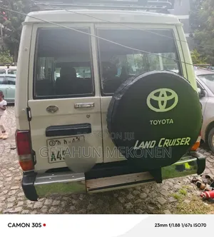 Toyota Land Cruiser 2015 White