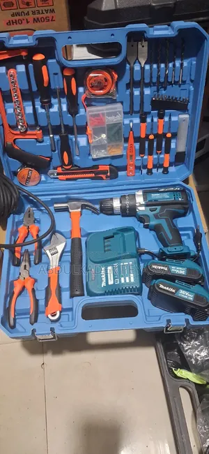 Makita Chargible Drill With Accessories