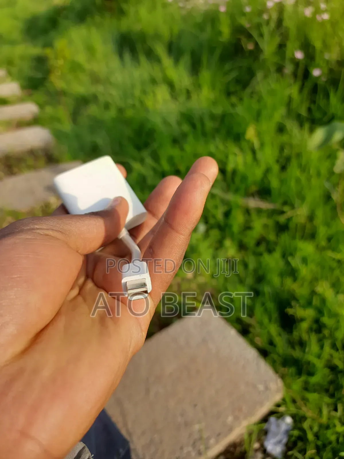 Apple Mini DisplayPort (Or Thunderbolt) to VGA Adapter