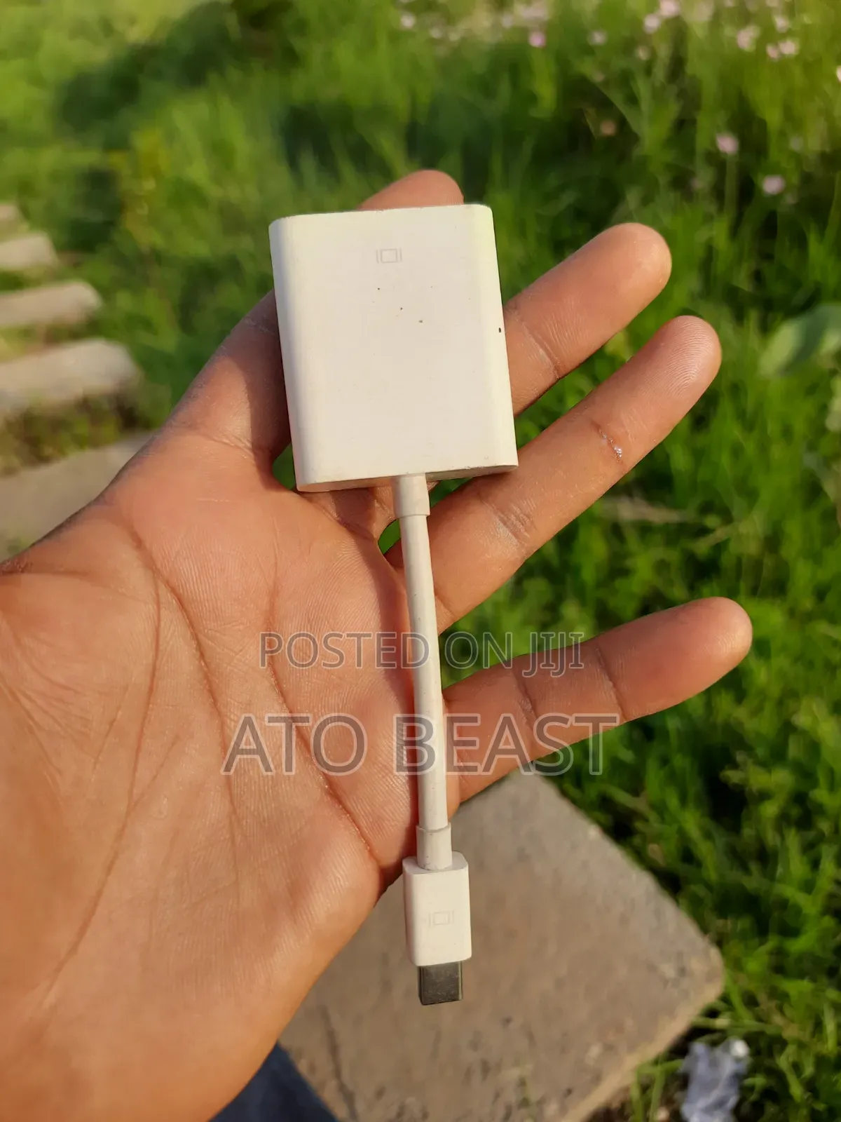 Apple Mini DisplayPort (Or Thunderbolt) to VGA Adapter