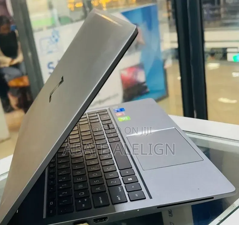 New Laptop HP ZBook 15u 16GB Intel Core i7 SSD 512GB