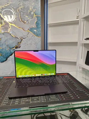 New Laptop Apple MacBook Pro 2024 M4 16GB Apple M4 SSD 512GB