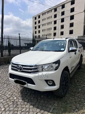Toyota Hilux 2021 White