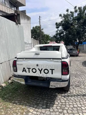Toyota Hilux 2021 White