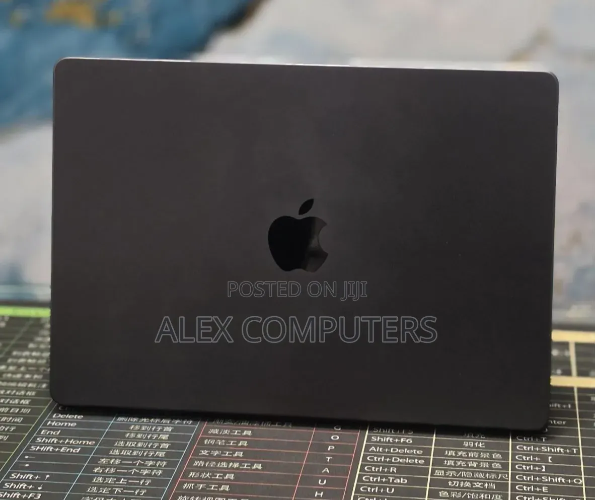 New Laptop Apple MacBook 16GB Apple M4 Pro SSD 512GB