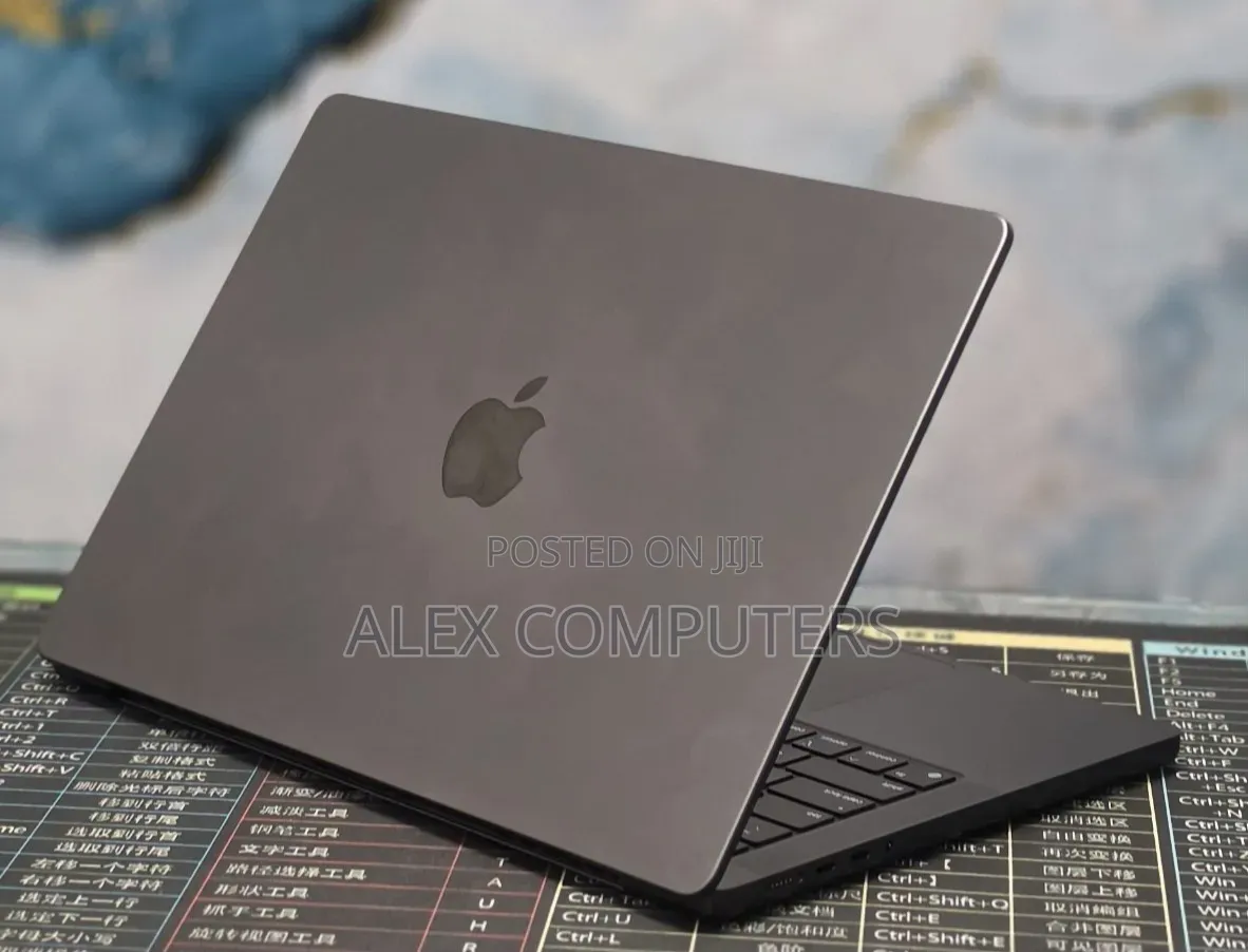 New Laptop Apple MacBook 16GB Apple M4 Pro SSD 512GB