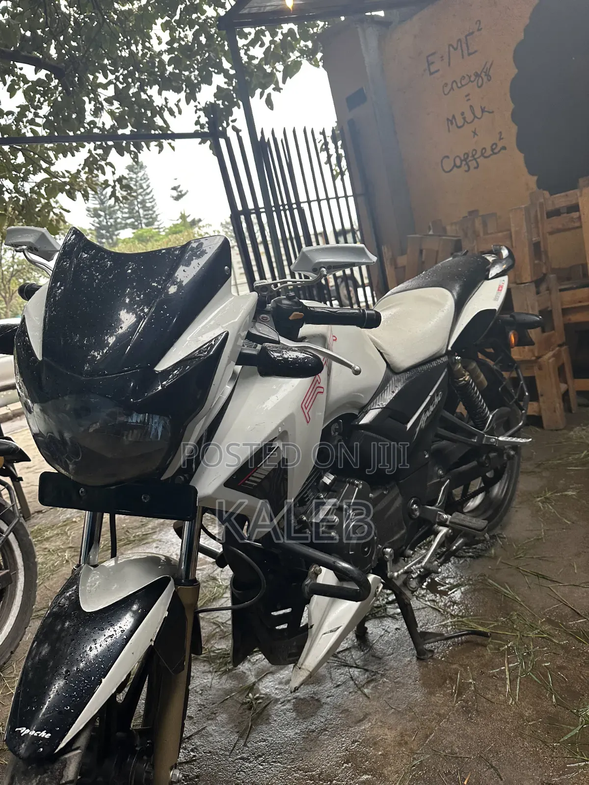 TVS Apache 180 RTR 2023 Black