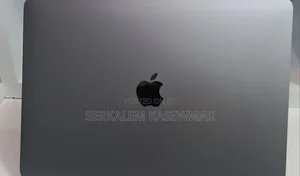New Laptop Apple MacBook Pro 2020 M1 8GB Apple M1 SSD 256GB