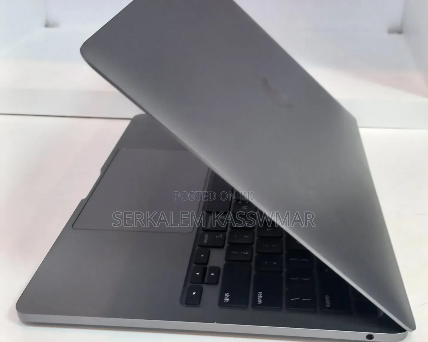 New Laptop Apple MacBook Pro 2020 M1 8GB Apple M1 SSD 256GB