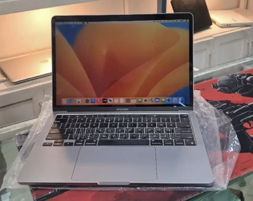 New Laptop Apple MacBook Pro 2021 M1 16GB Apple M1 Pro SSD 256GB