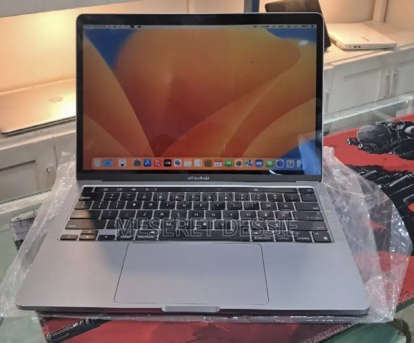 New Laptop Apple MacBook Pro 2021 M1 16GB Apple M1 Pro SSD 256GB