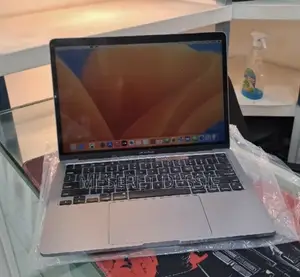 New Laptop Apple MacBook Pro 2021 M1 16GB Apple M1 Pro SSD 256GB