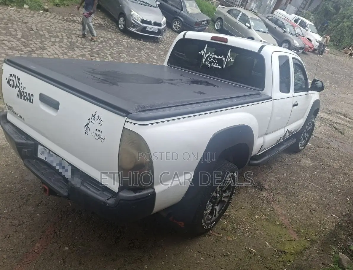 Toyota Tacoma 2015 White