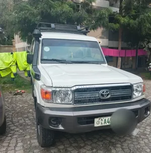 Toyota Land Cruiser 2015 White