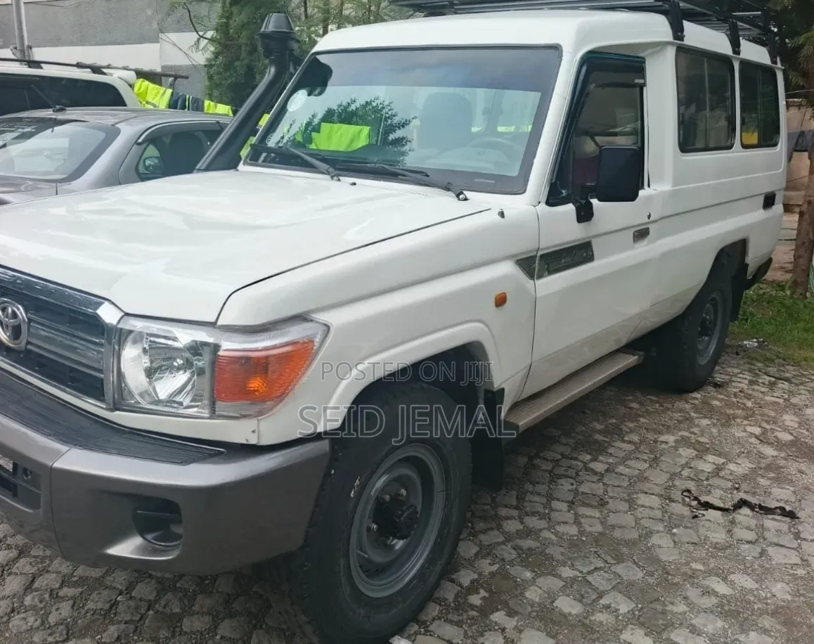 Toyota Land Cruiser 2015 White