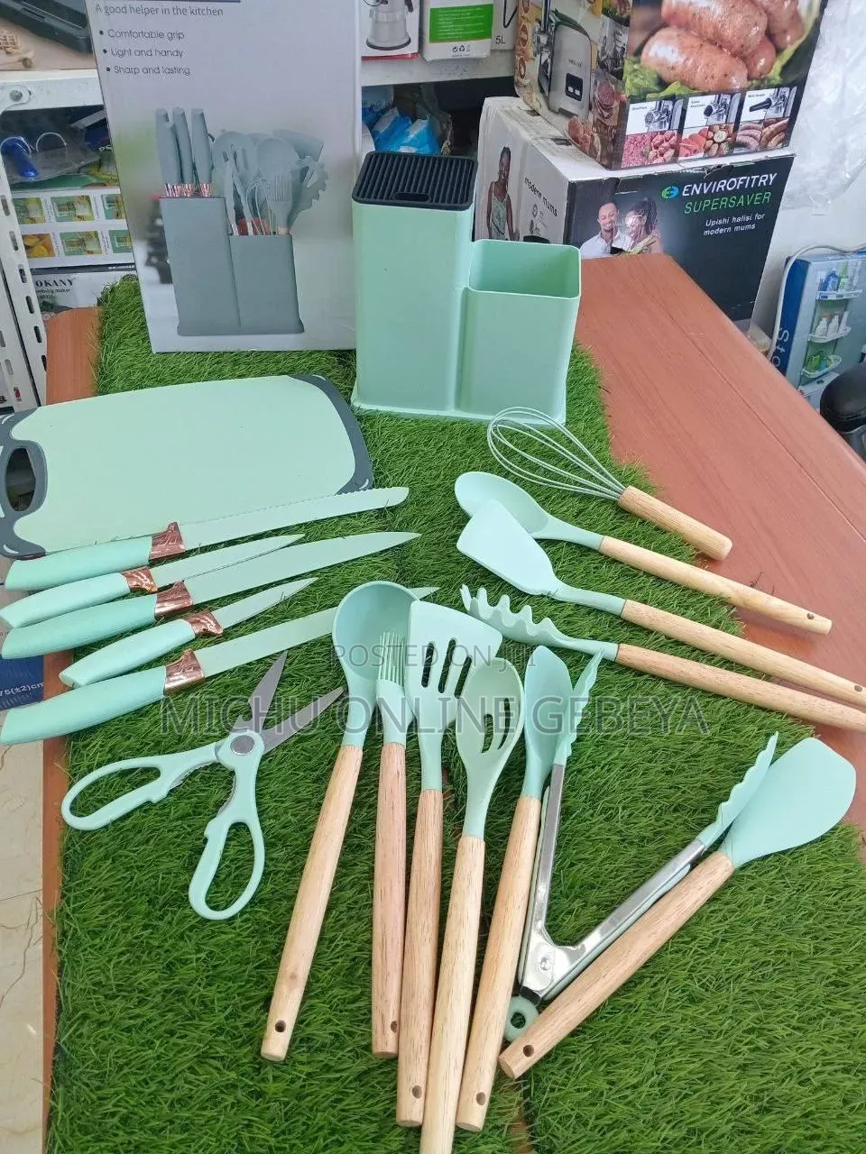 ከፍተኛ ሙቀት ከሚቋቋም ሲልከን የተሰሩ 19Pcs KITCHENWARE SET