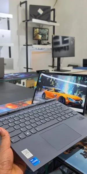 New Laptop Lenovo Yoga 700 16GB Intel Core i5 SSD 512GB
