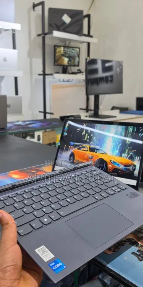 New Laptop Lenovo Yoga 700 16GB Intel Core i5 SSD 512GB