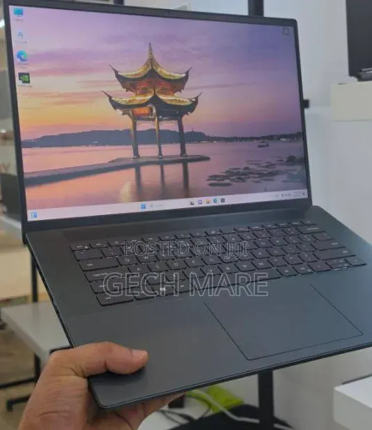 New Laptop Dell Inspiron 15 16GB Intel Core i7 SSD 512GB