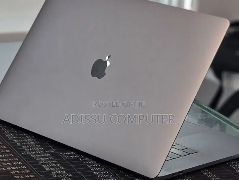 New Laptop Apple MacBook Pro 2018 32GB Intel Core i7 SSD 1T