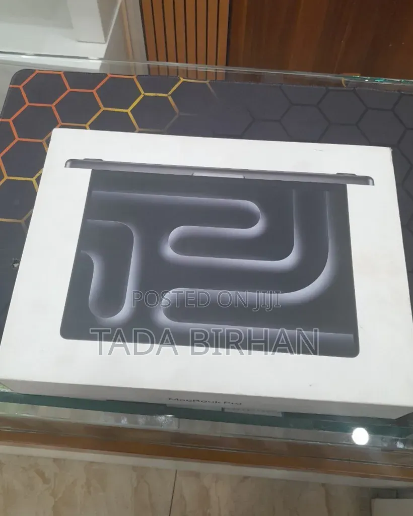 New Laptop Apple MacBook Pro 2025 M5 16GB Apple M5 SSD 512GB