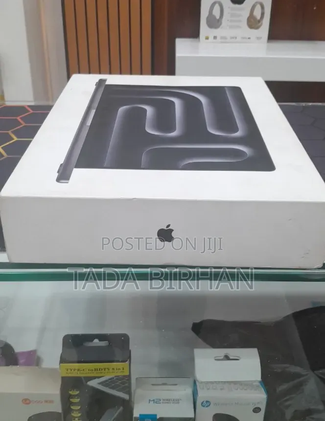New Laptop Apple MacBook Pro 2025 M5 16GB Apple M5 SSD 512GB