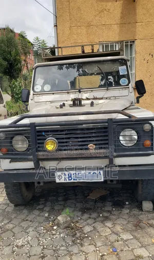 Land Rover Defender 2000 White