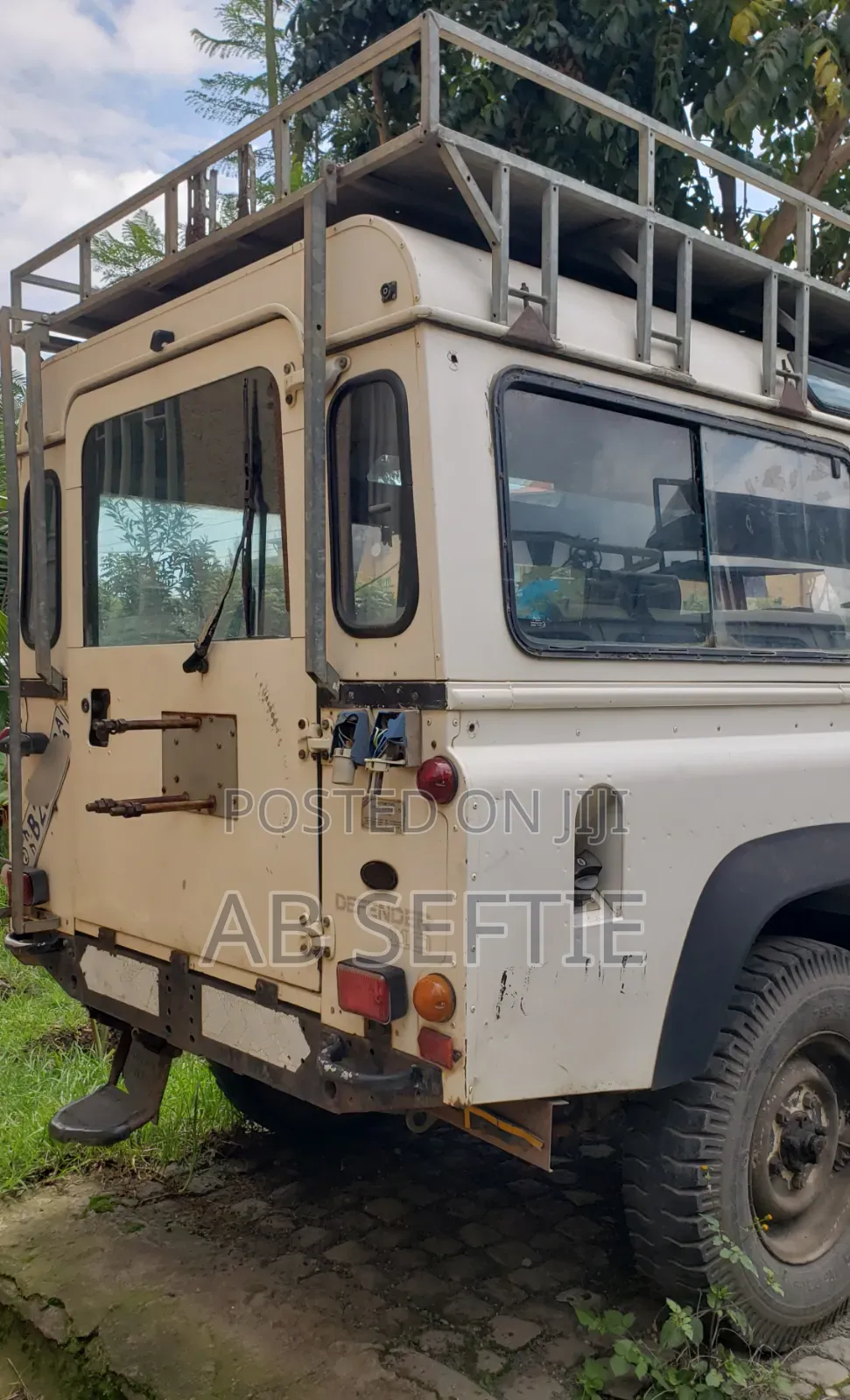 Land Rover Defender 2000 White