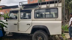 Land Rover Defender 2000 White