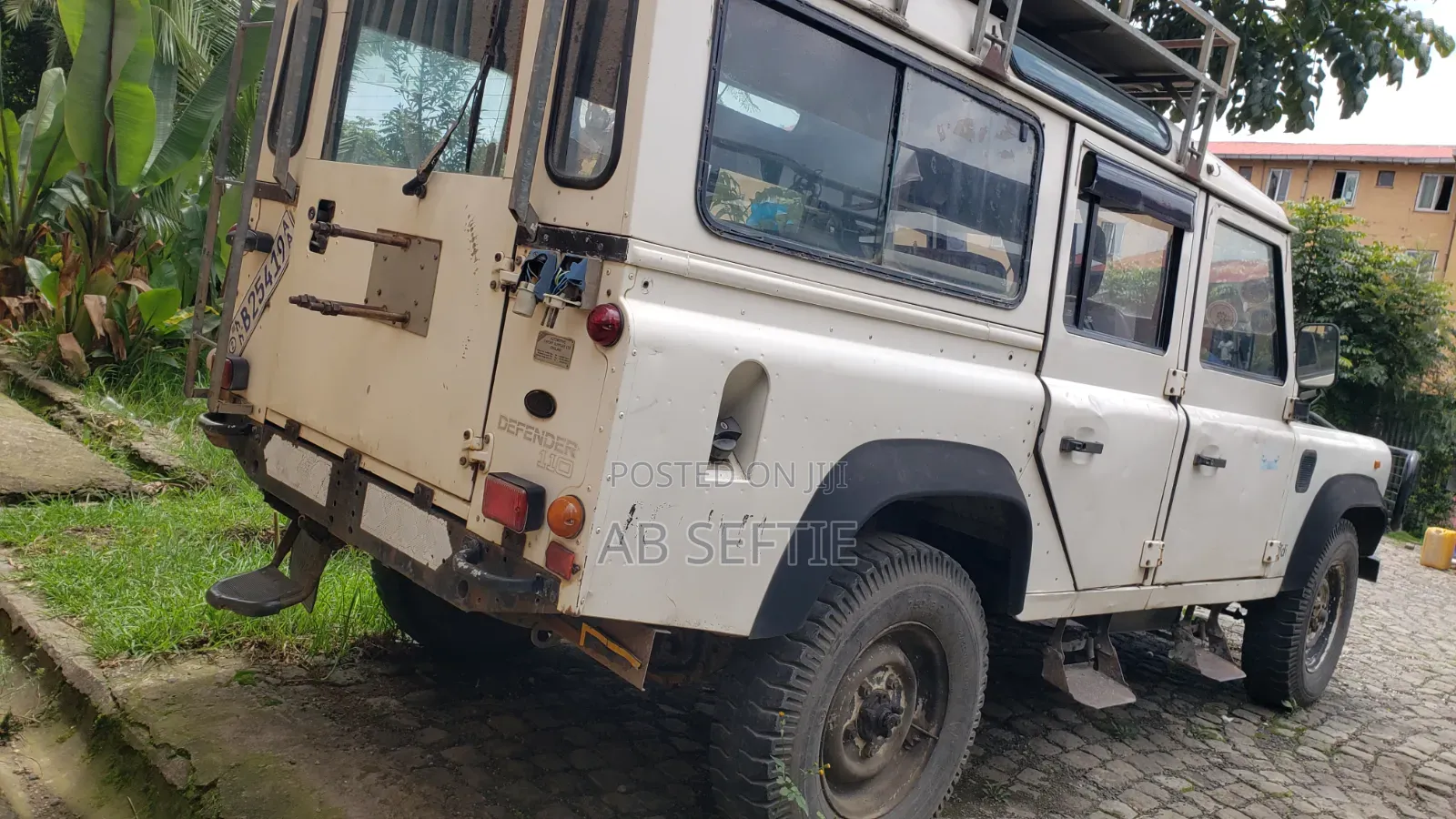 Land Rover Defender 2000 White