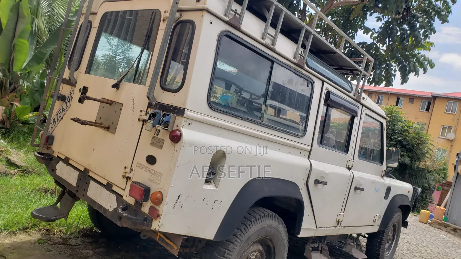 Land Rover Defender 2000 White