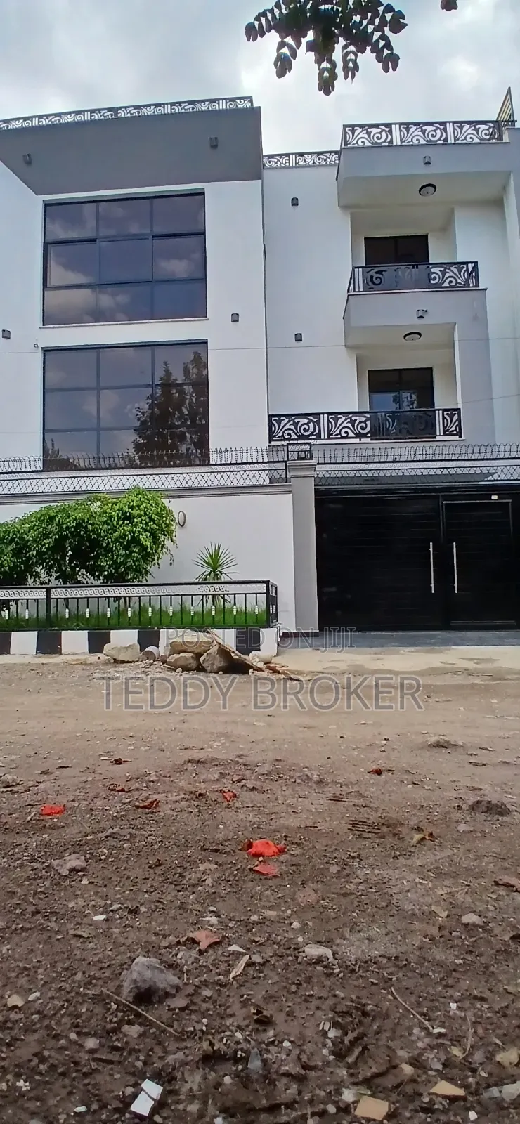 9bdrm House in Lebu, Nifas Silk-Lafto for sale