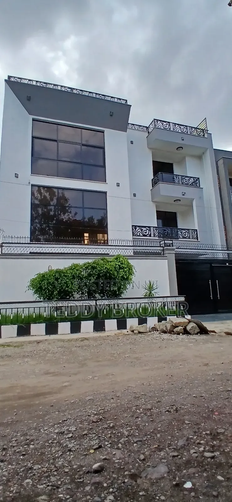 9bdrm House in Lebu, Nifas Silk-Lafto for sale