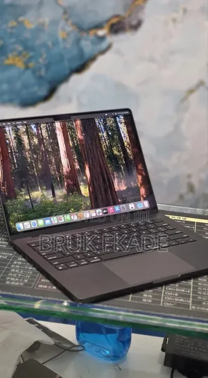 New Laptop Apple MacBook Pro 2024 M4 16GB Apple M4 Pro SSD 512GB