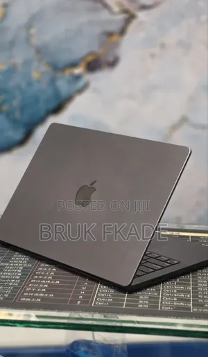 New Laptop Apple MacBook Pro 2024 M4 16GB Apple M4 Pro SSD 512GB