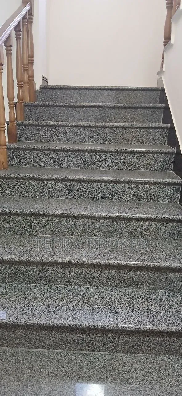 8bdrm House in Lafto for sale