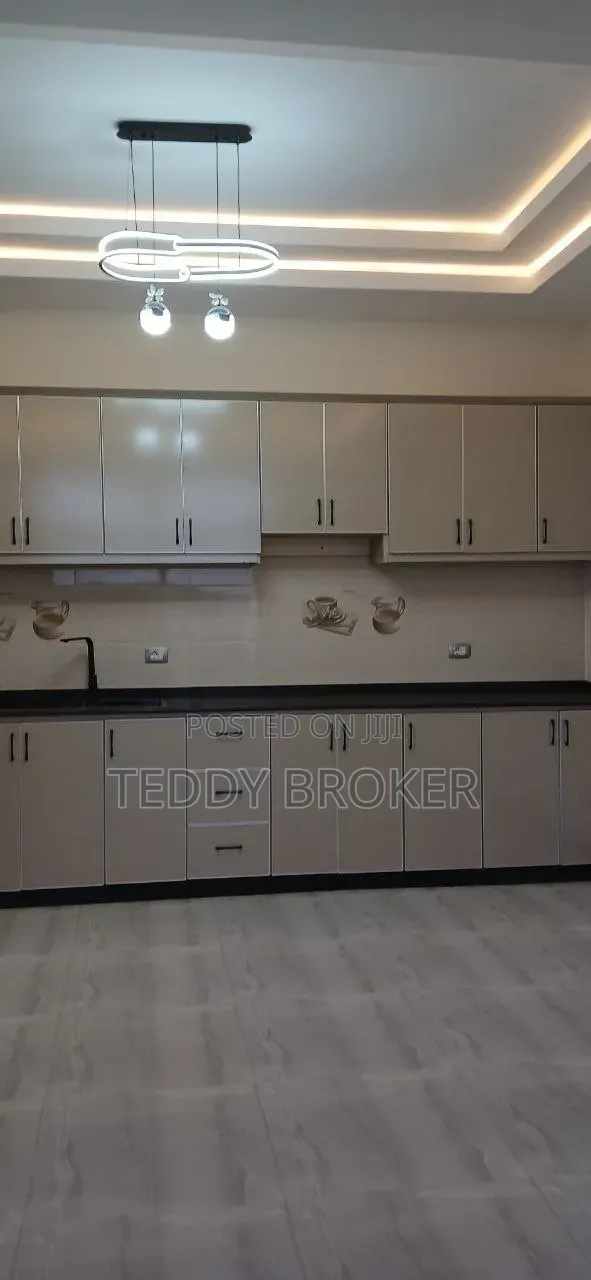 8bdrm House in Lafto for sale